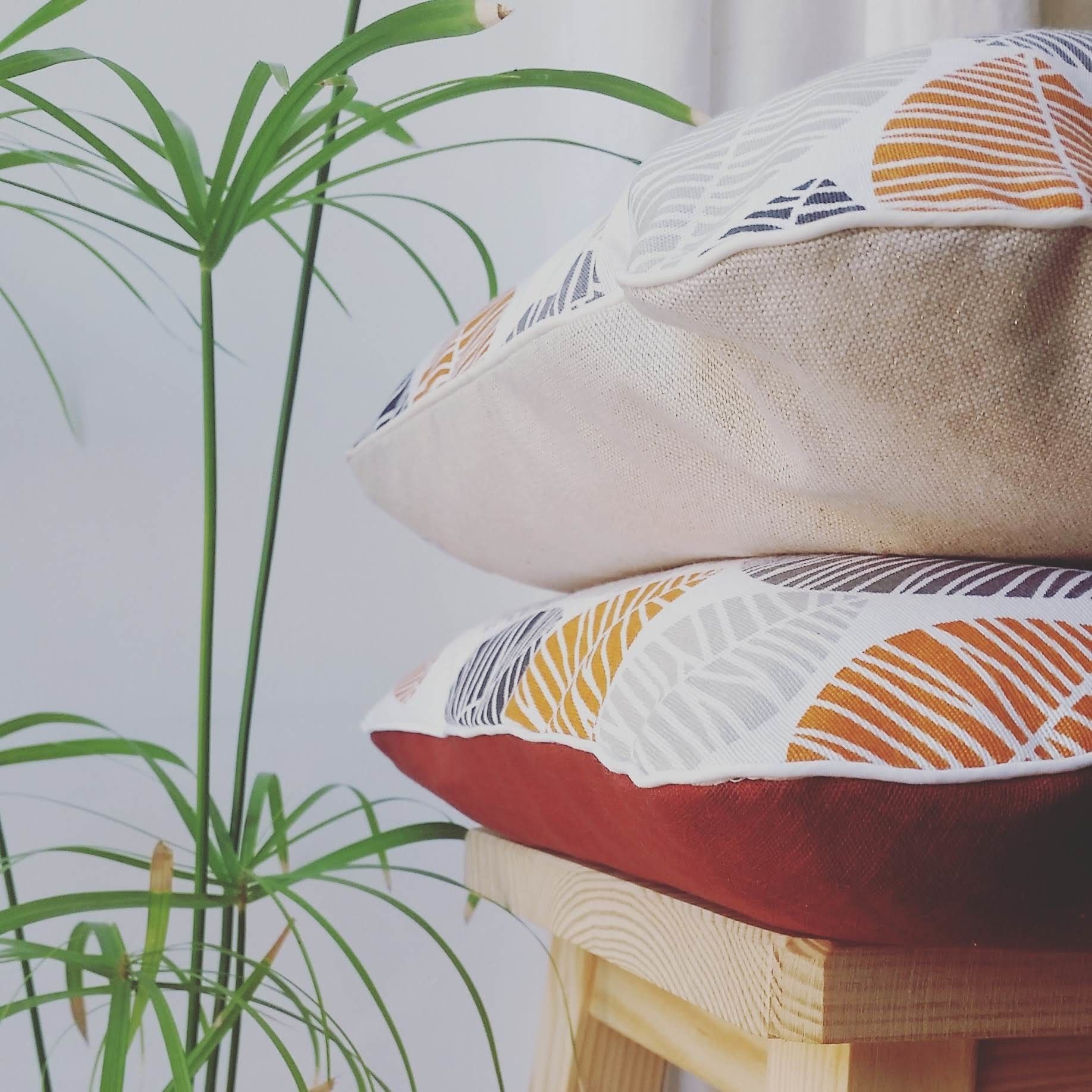 Coussins en tissus de récupération – Coton et lin