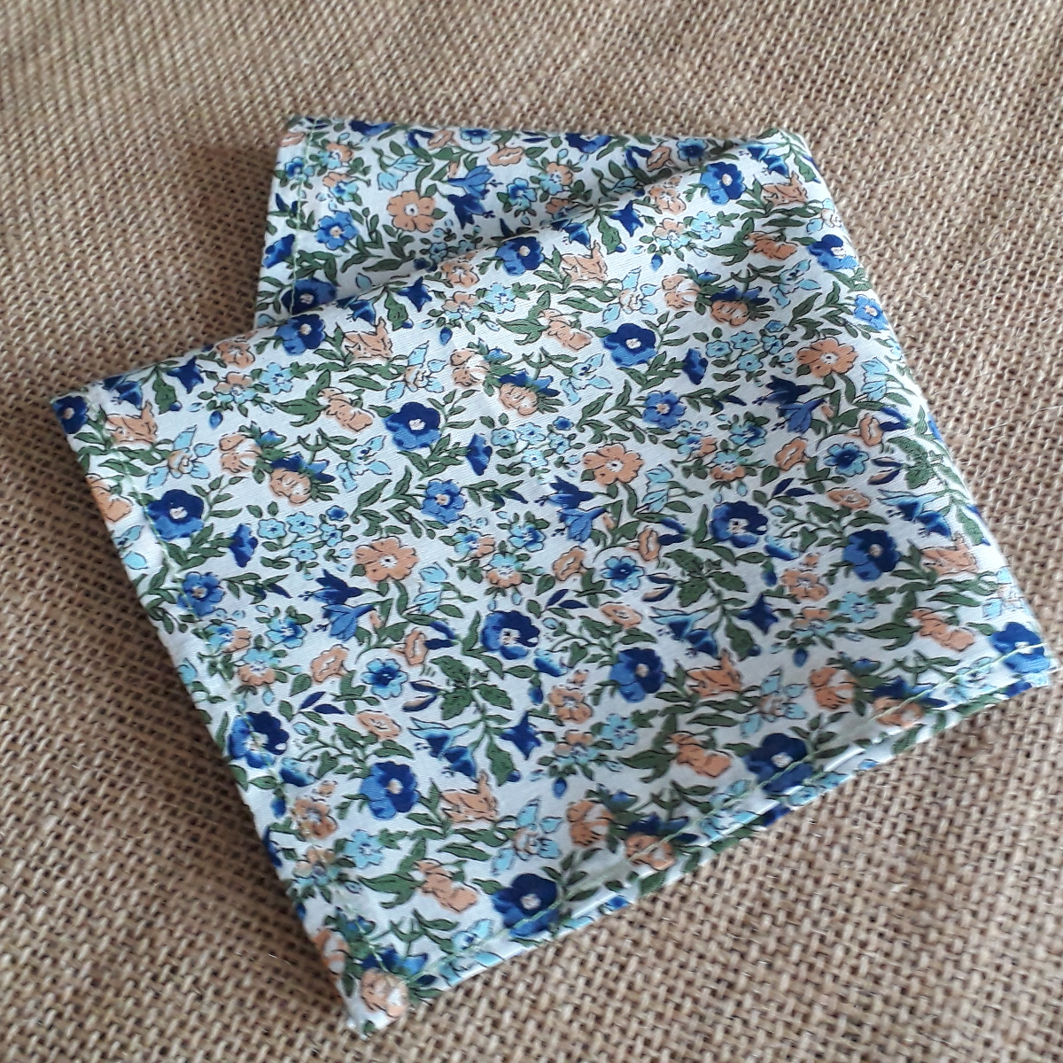 Pochette de costume en Liberty