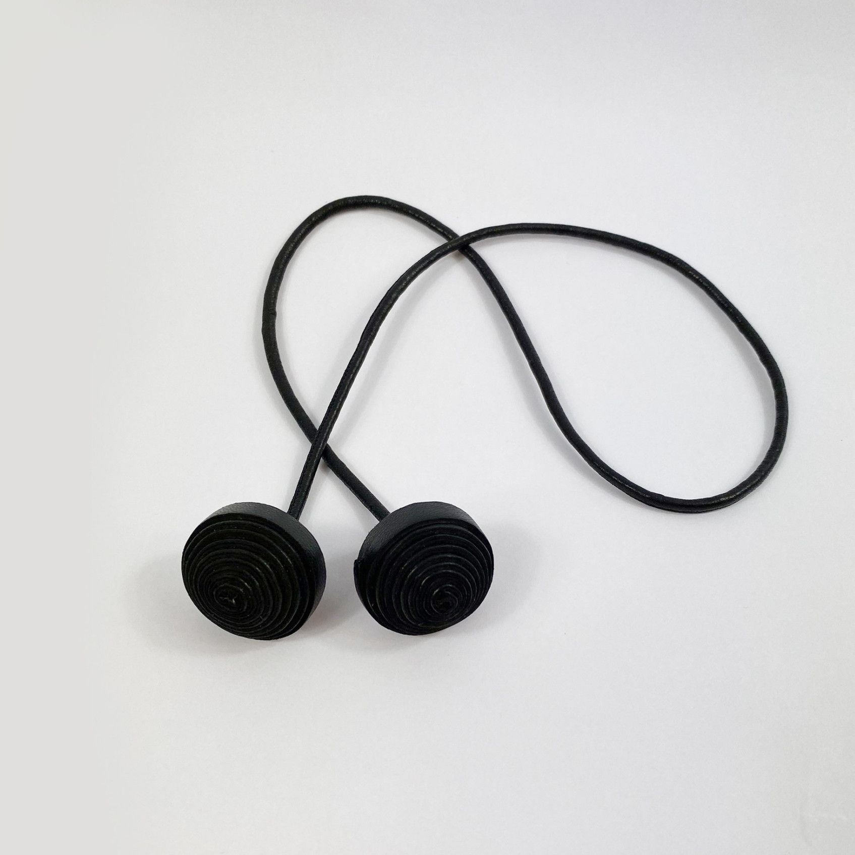 Bijou de sac en cuir noir