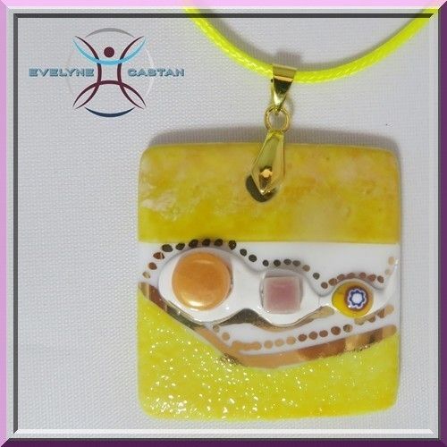 Pendentif carré jaune or