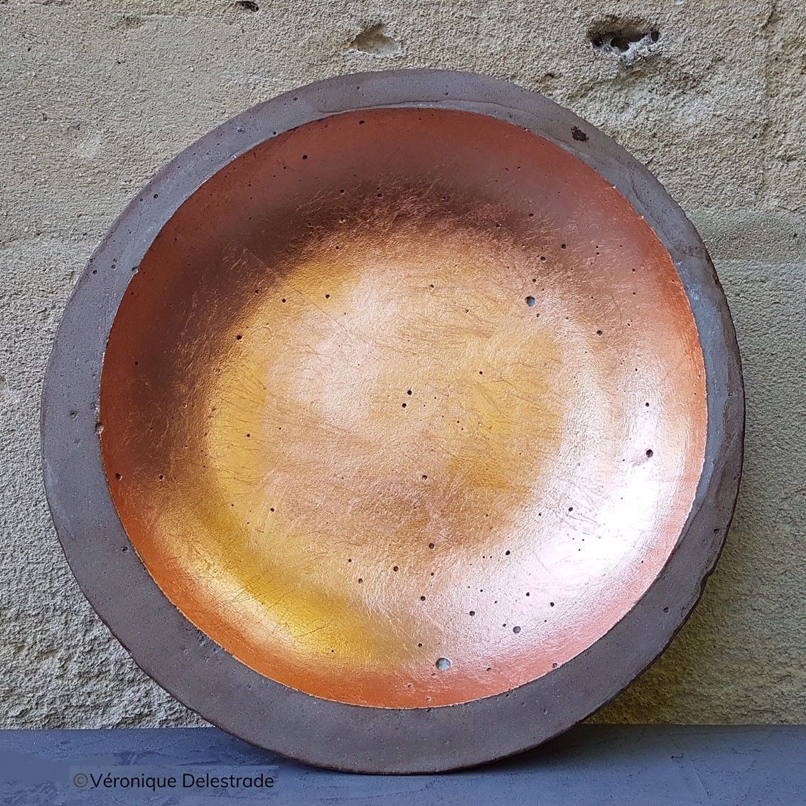 Coupe béton dorée à la feuille