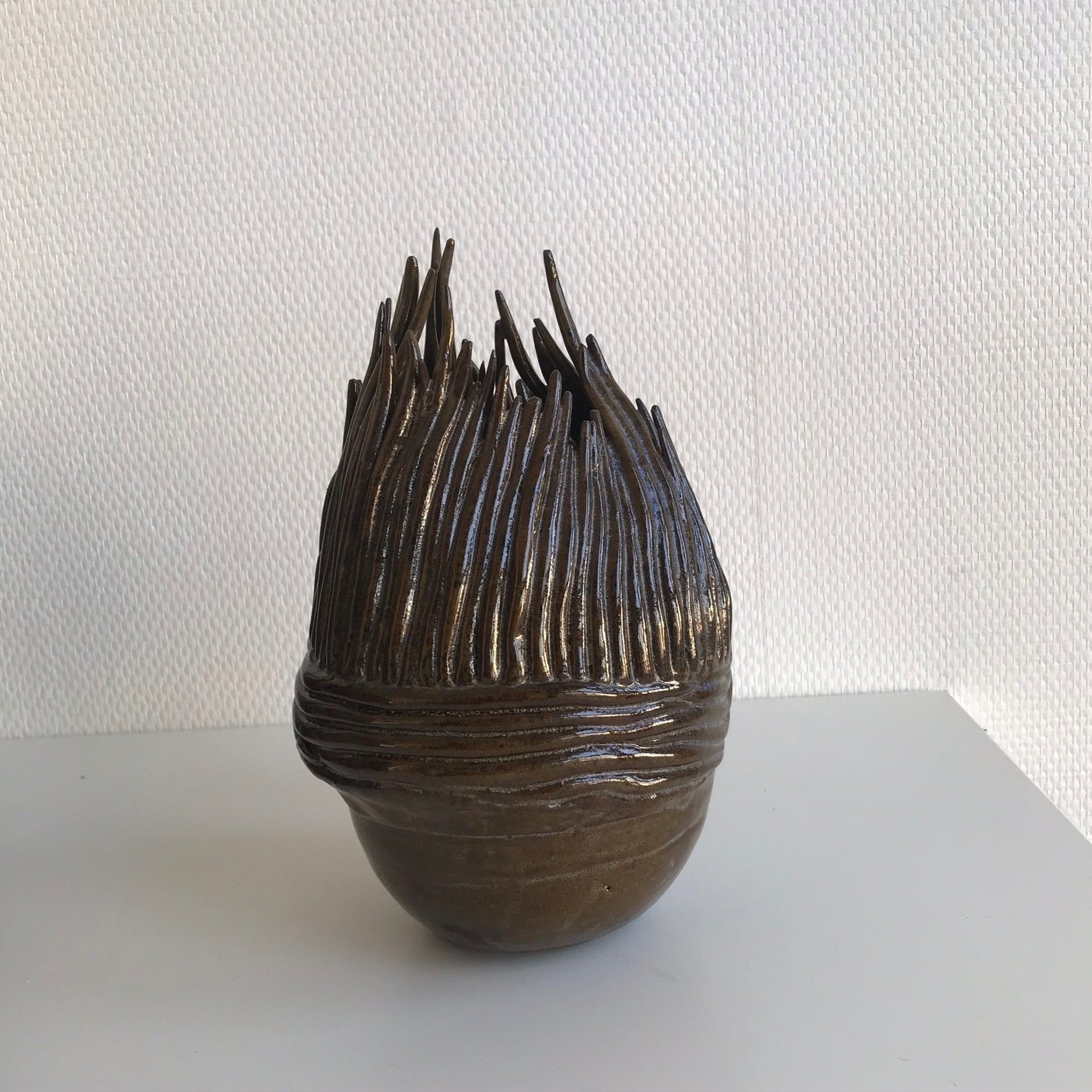 Vase en grès noir