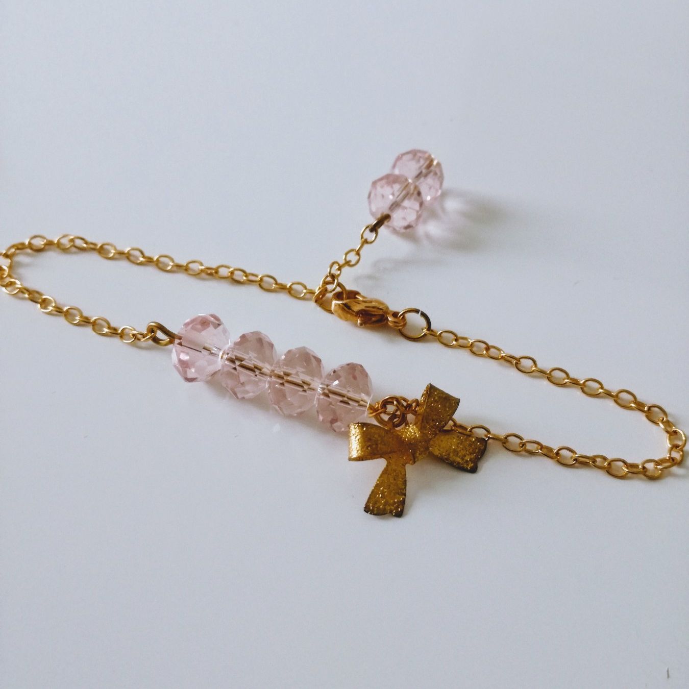 Bracelet perles swarovski et noeud en laiton