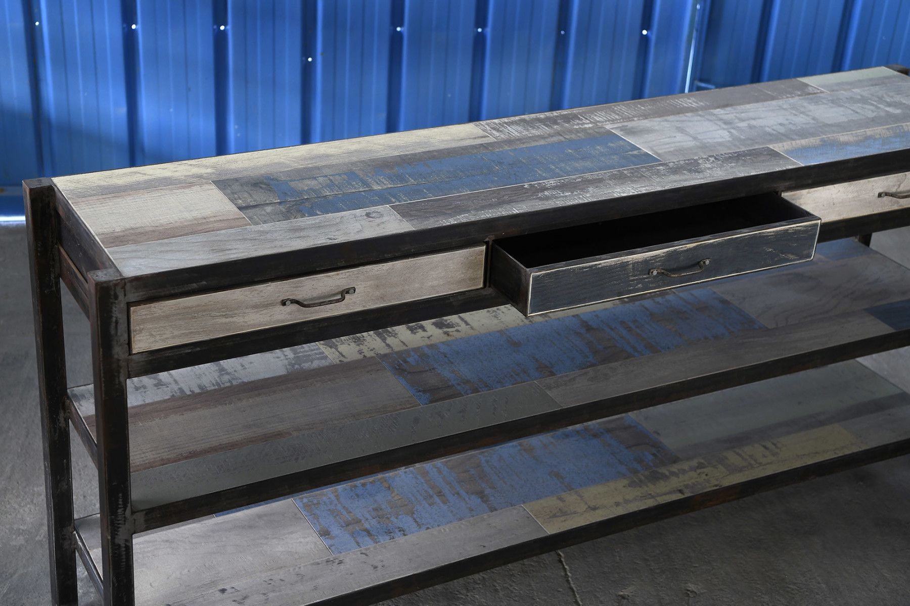 Console fer forgé en imitation parquet coloré