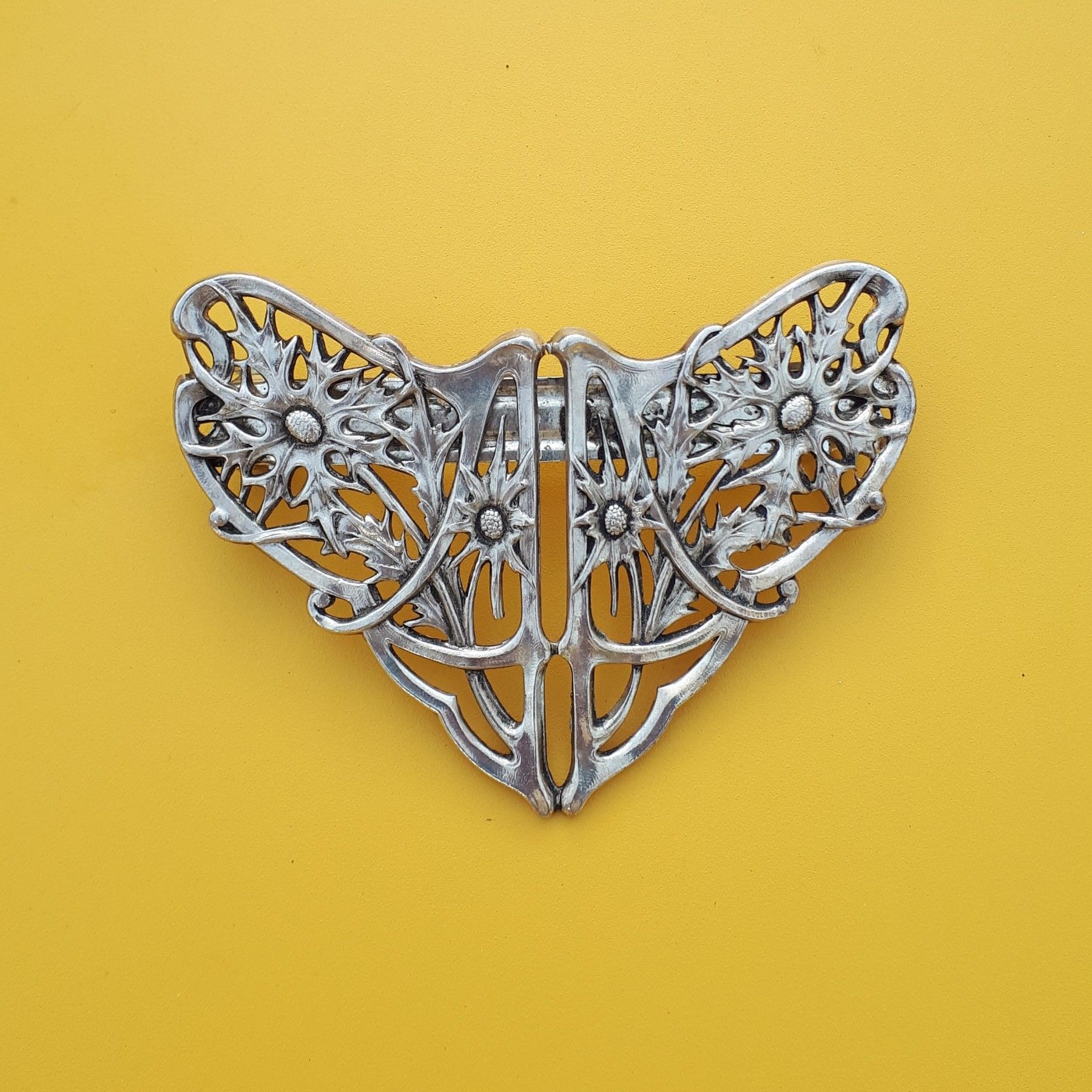 Barrette triangle fleuri