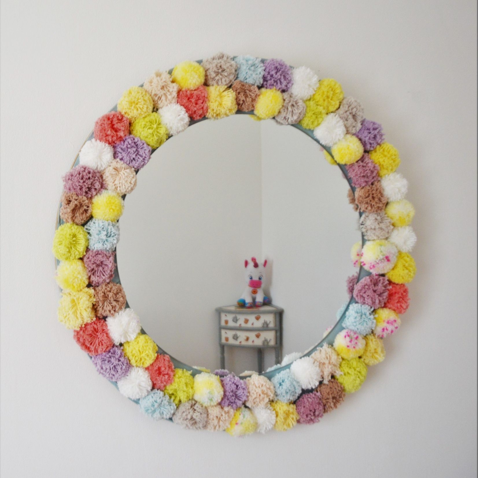 Miroir rond avec pompons chambre enfant ou bébé