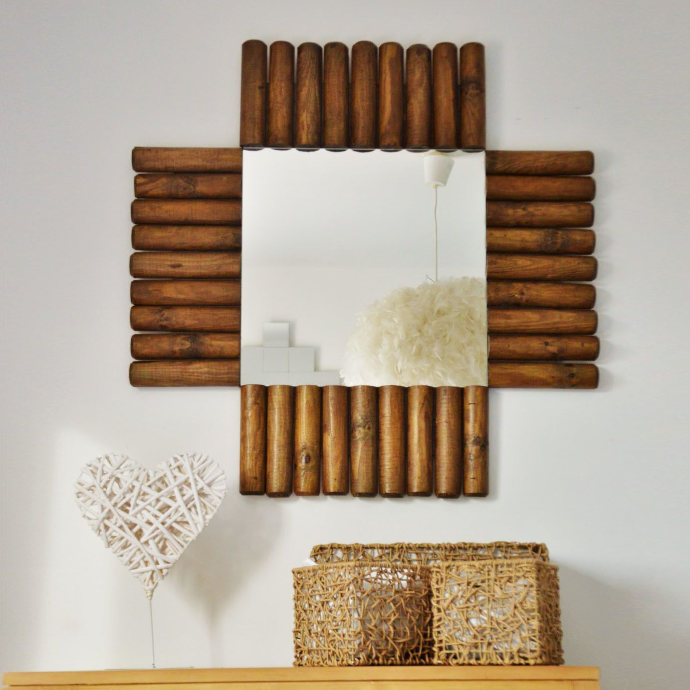 Miroir carré avec des bois vernis marrons