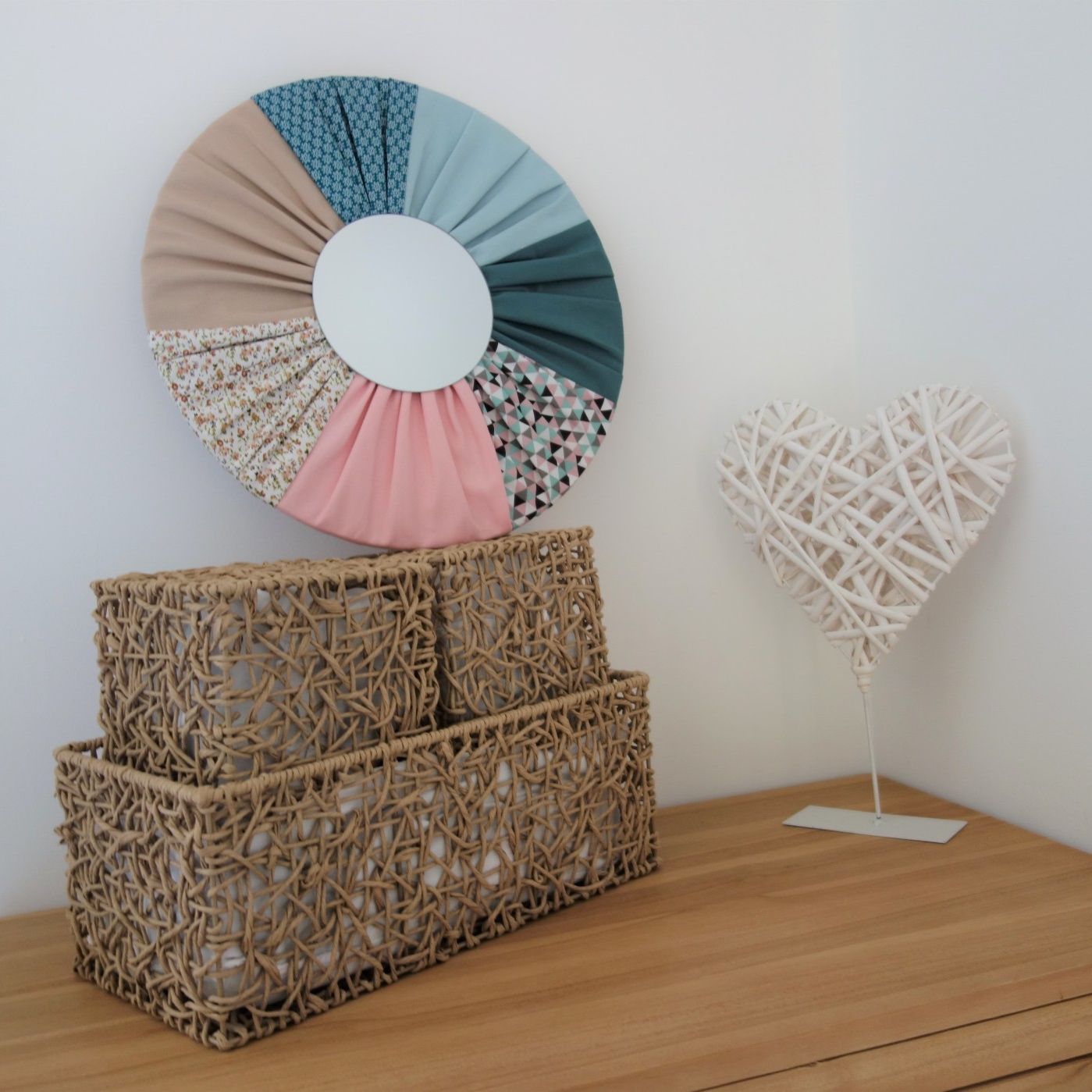 Miroir rond réalisé avec tissus