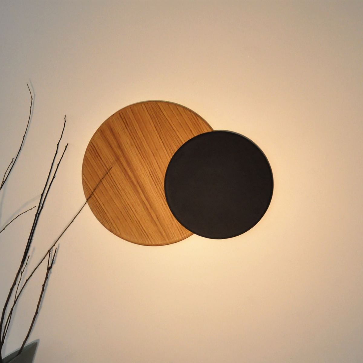 Éclipse lumineuse en bois