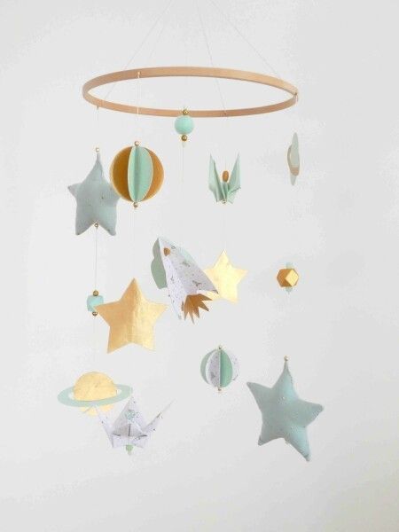 Mobile bébé origami fusée, système solaire vert eau, doré et blanc -  L'Atelier des Créateurs