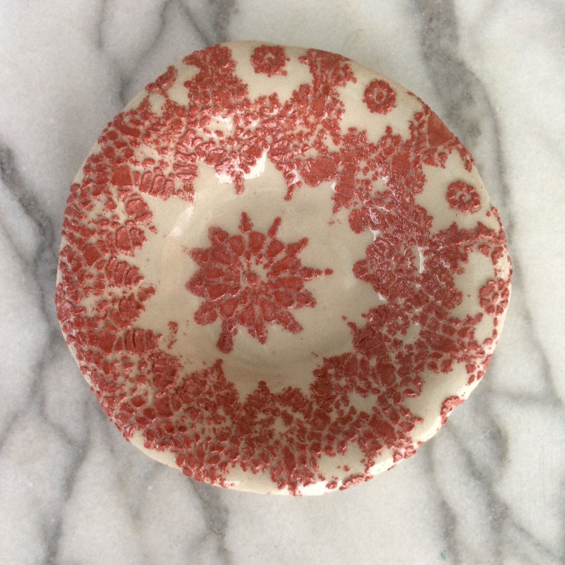 Assiette à apéritif ou à dessert rouge 1