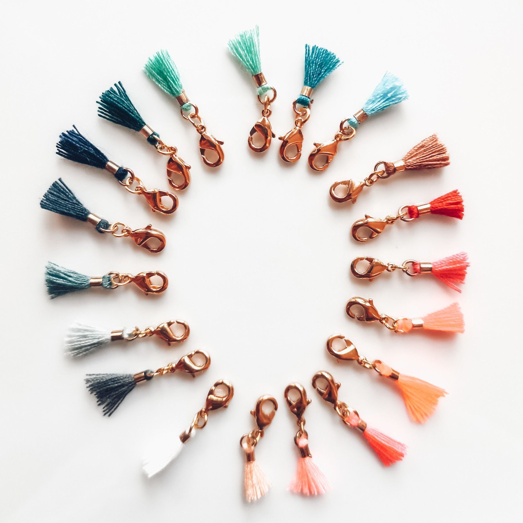 Breloque Mini-Pompons: 19 coloris au choix