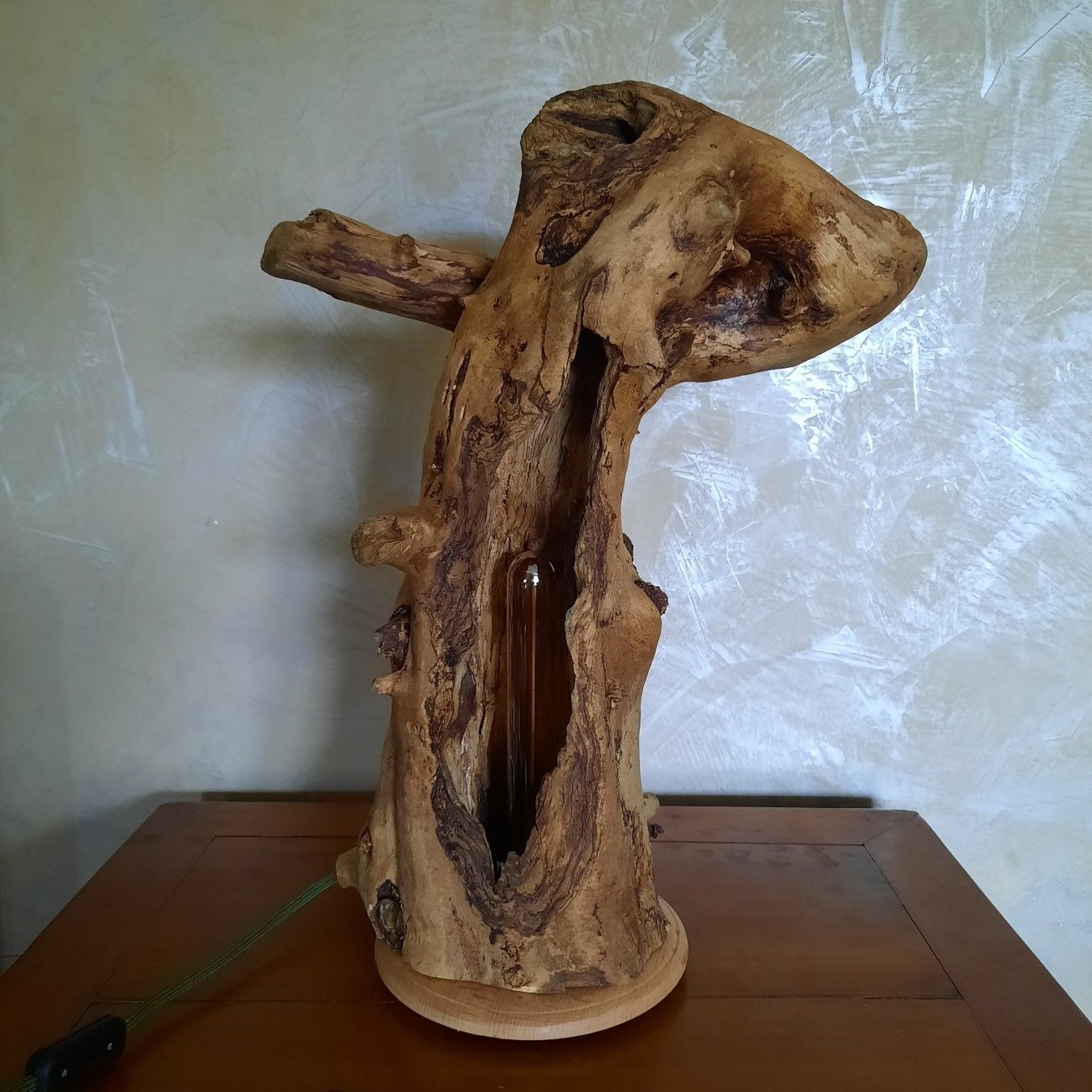 Lampe bois flotté coudée