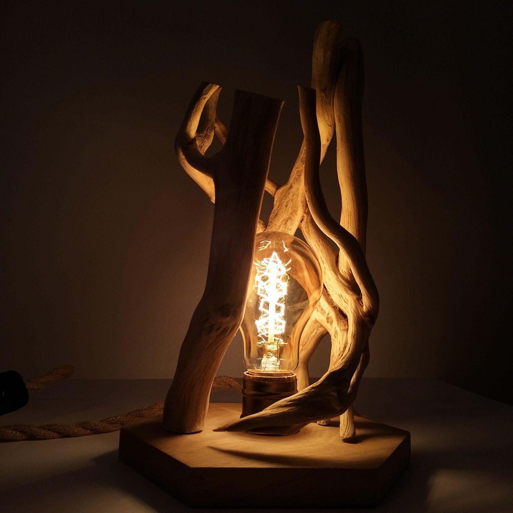 Lampe en bois - Collection chêne et lierre