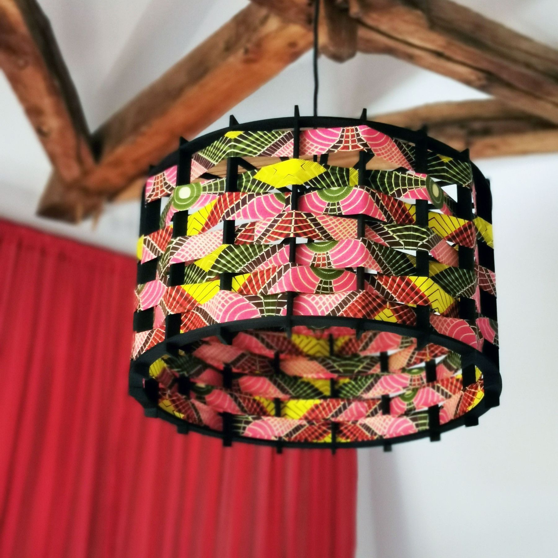 Monique - Suspension