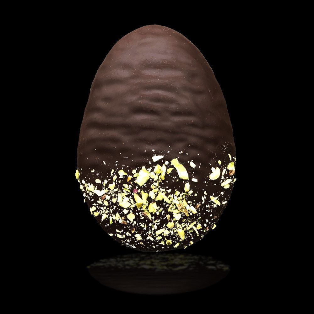 Oeuf en pain d’épice au chocolat et à la pistache