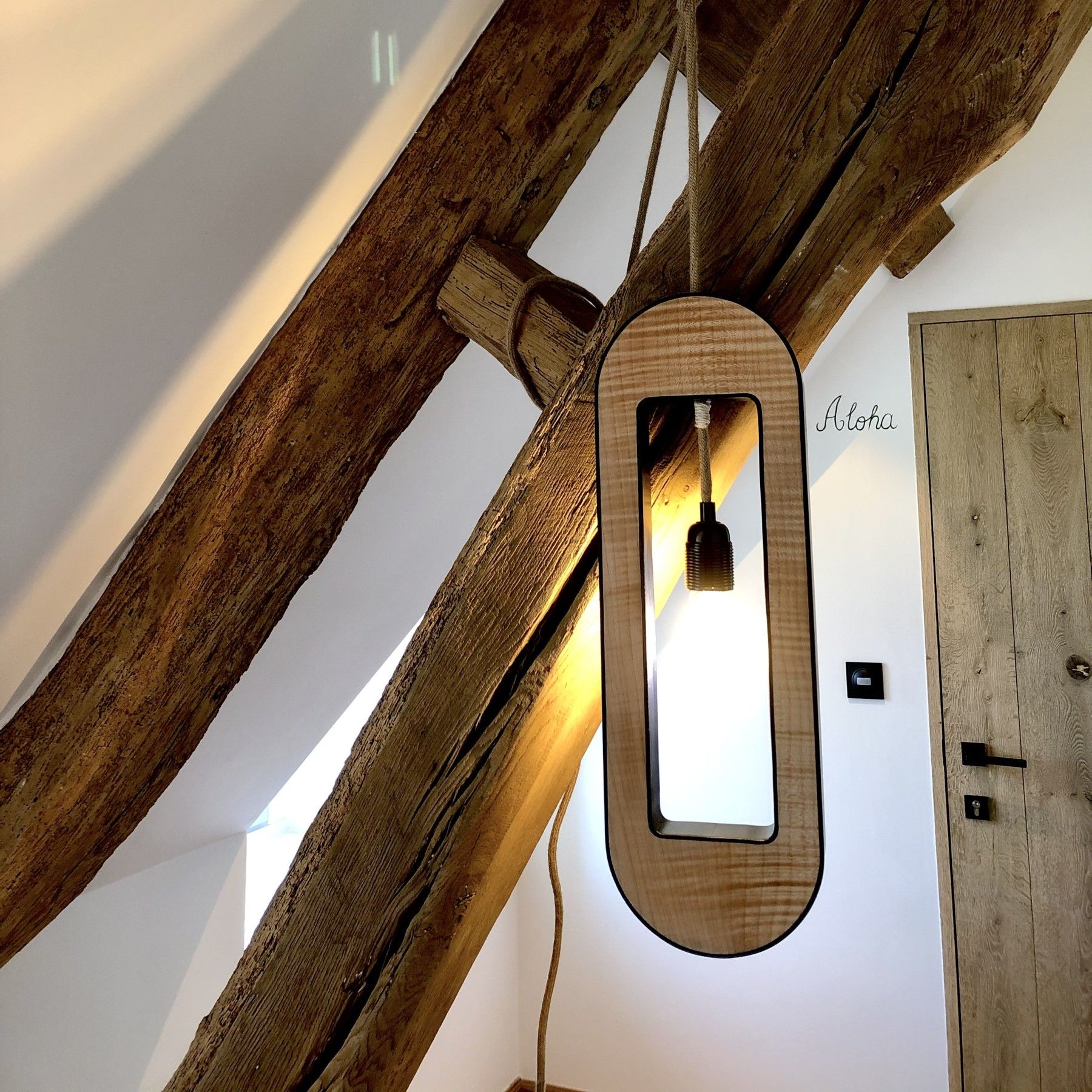 Lampe Navy en érable et cuir bleu