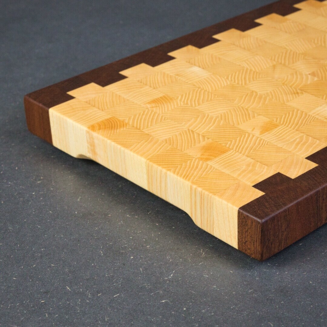 Planche à découper en bois de merisier, réalisation artisanale d