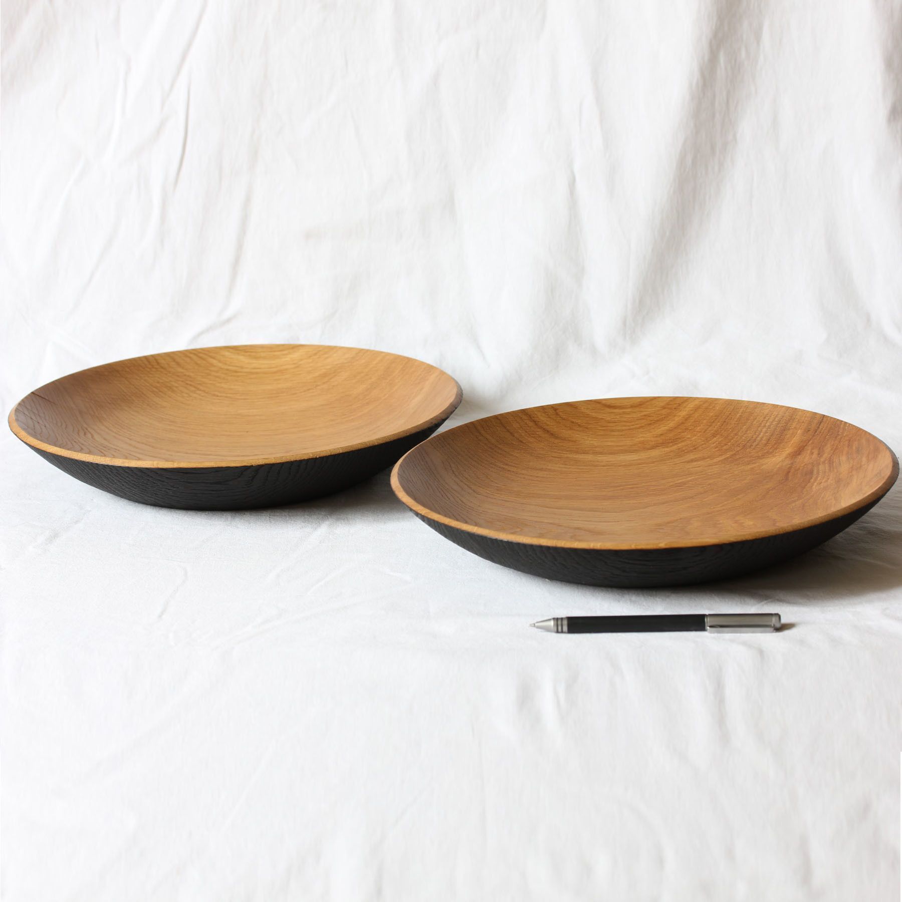 Duo de plats en chêne brûlé