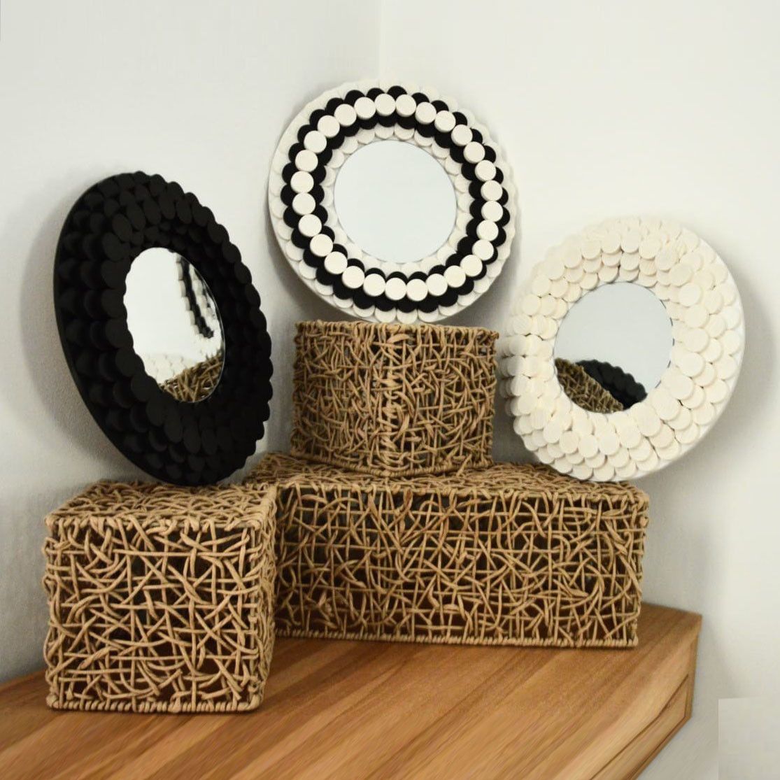 Miroir rond avec des jetons en bois, 3 coloris au choix