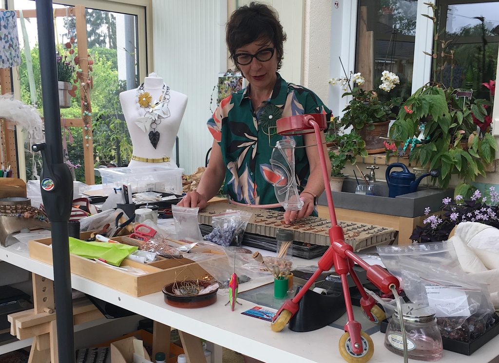 Claudine Vitry dans son atelier